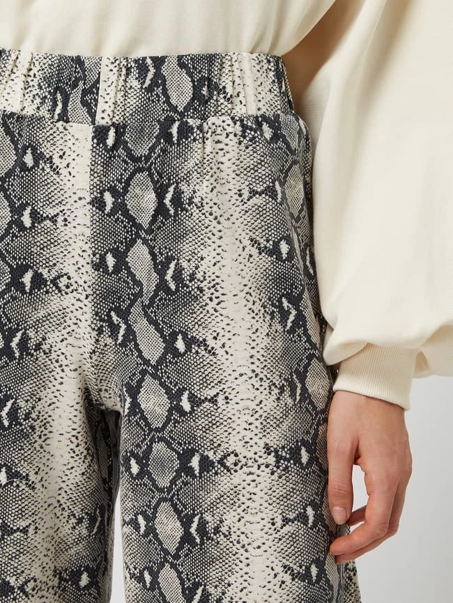 REVIEW Culotte Mit Schlangenmuster - Offwhite 5 REVIEW Culotte Mit Schlangenmuster - Offwhite – Bild 3